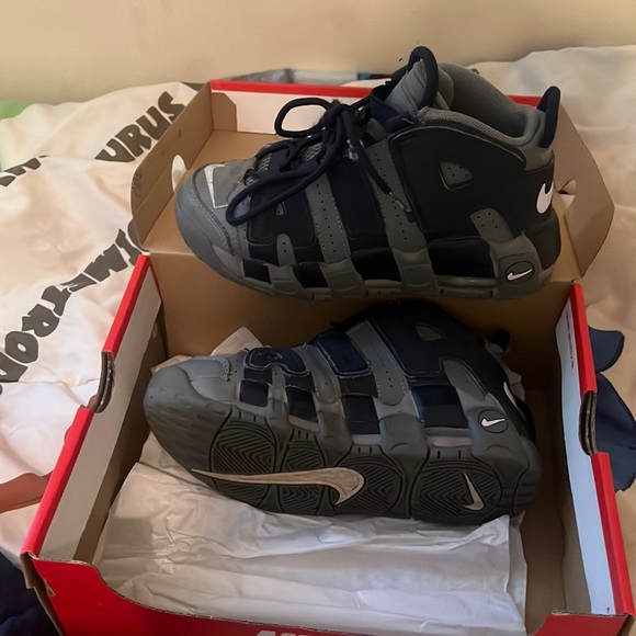 Nike air (gray and blue) size 2y - Picture 1 of 4
